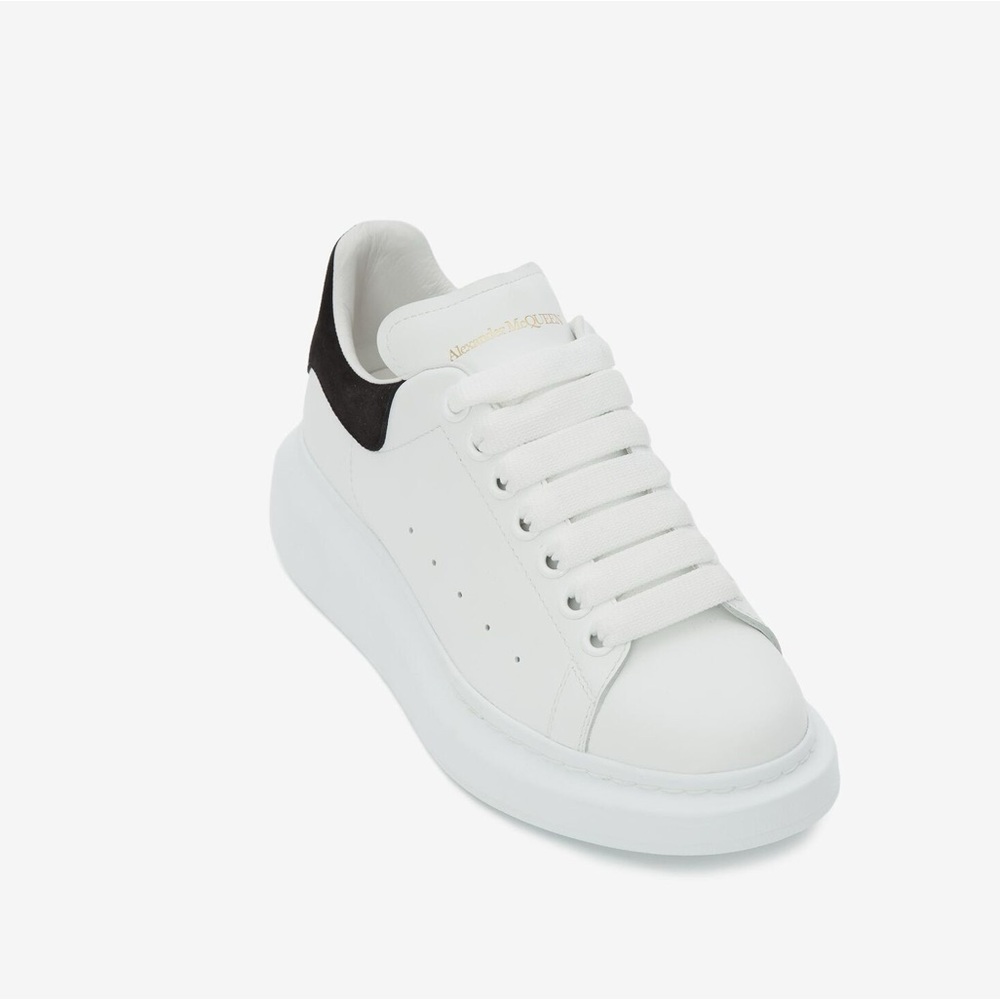 Alexander McQueen oversized sneaker in white / black size EU37 = US 7
